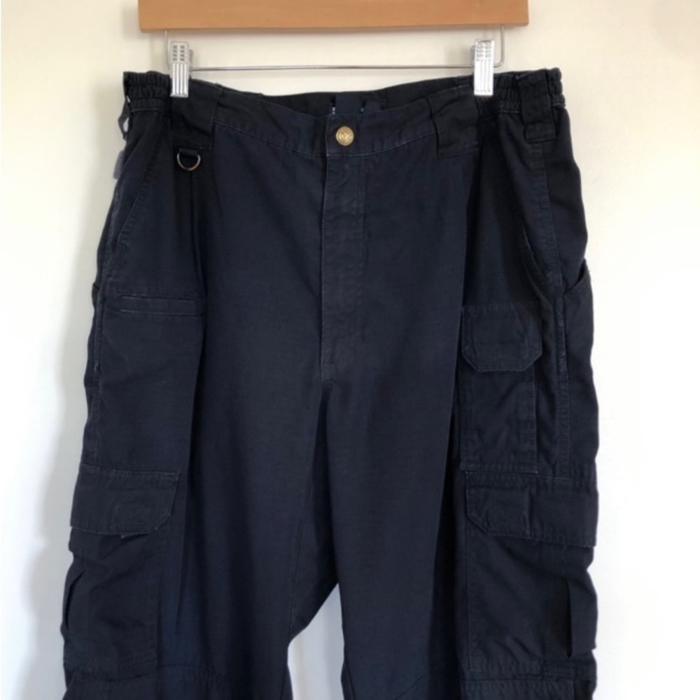 Men’s 5.11 Tactical Pants with rip stop tech, tag says 36x34 fits like 32x34